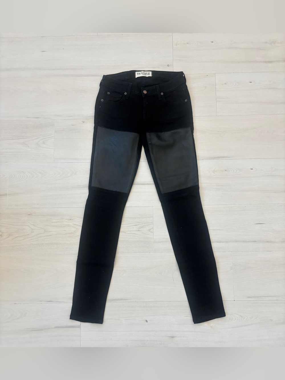 TEXTILE Elizabeth and James Jett Jeans - Picture 2 of 5